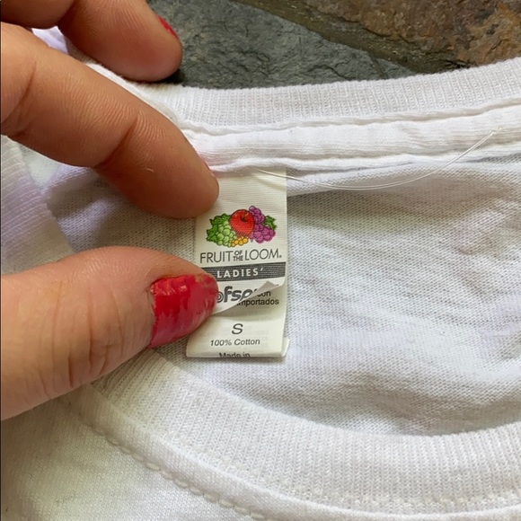 A basic t - shirt - Picture 2 of 2